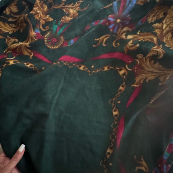 Saldarini Elegant Green and Gold Scarf - Picture 7 of 8